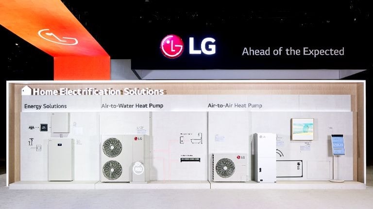 LG; Enerji Çözümleri, Havadan Suya Isı Pompası ve Havadan Havaya Isı Pompasını içeren Ev Elektrifikasyon Çözümlerini gösteriyor.