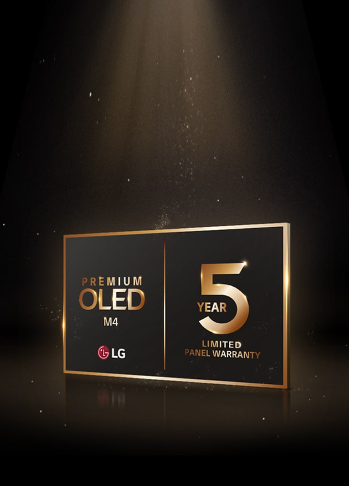 Siyah bir zemine karşı LG OLED Care+ ve 5 Yıllık Panel Garantisi logosu. Yukarıdan altın rengi ışıkla aydınlatılıyor.