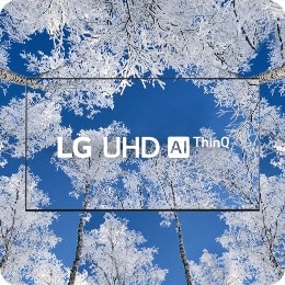 TV ve LG UHD logosu ortaya yerleştirilmiştir; TV ekranının her yerinde ve arka planda buzlu kış ağaçları görülür.