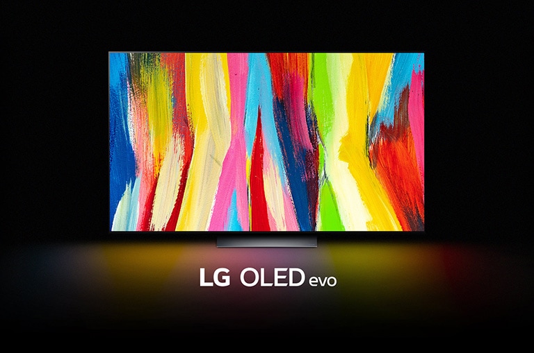 LG OLED C2 放在昏暗的房間裡,螢幕顯示有垂直線條的抽象藝術品,底下有「LG OLED evo」字樣。