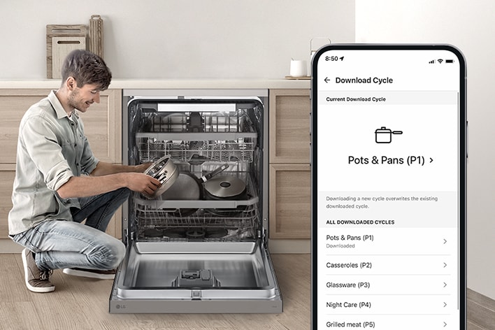 A man is holding a pot next to an LG free-standing dishwasher, while the LG ThinQ app displays the entire cleaning cycle for pots and pans.	