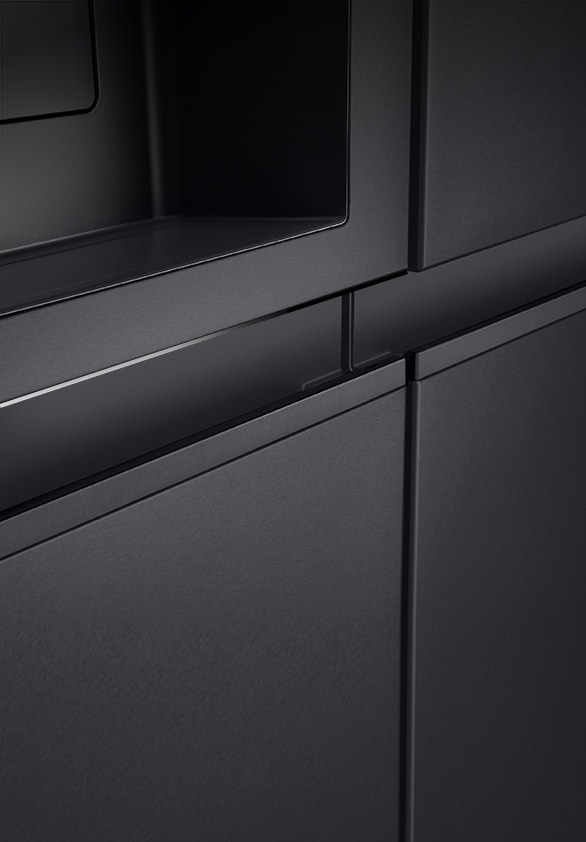 the detail view of pocket handle of lg side by side refrigerator.