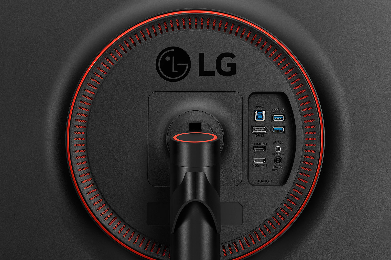 LG 32” QHD Gaming Monitor with Radeon FreeSync™ 2 Technology, 32GK850F