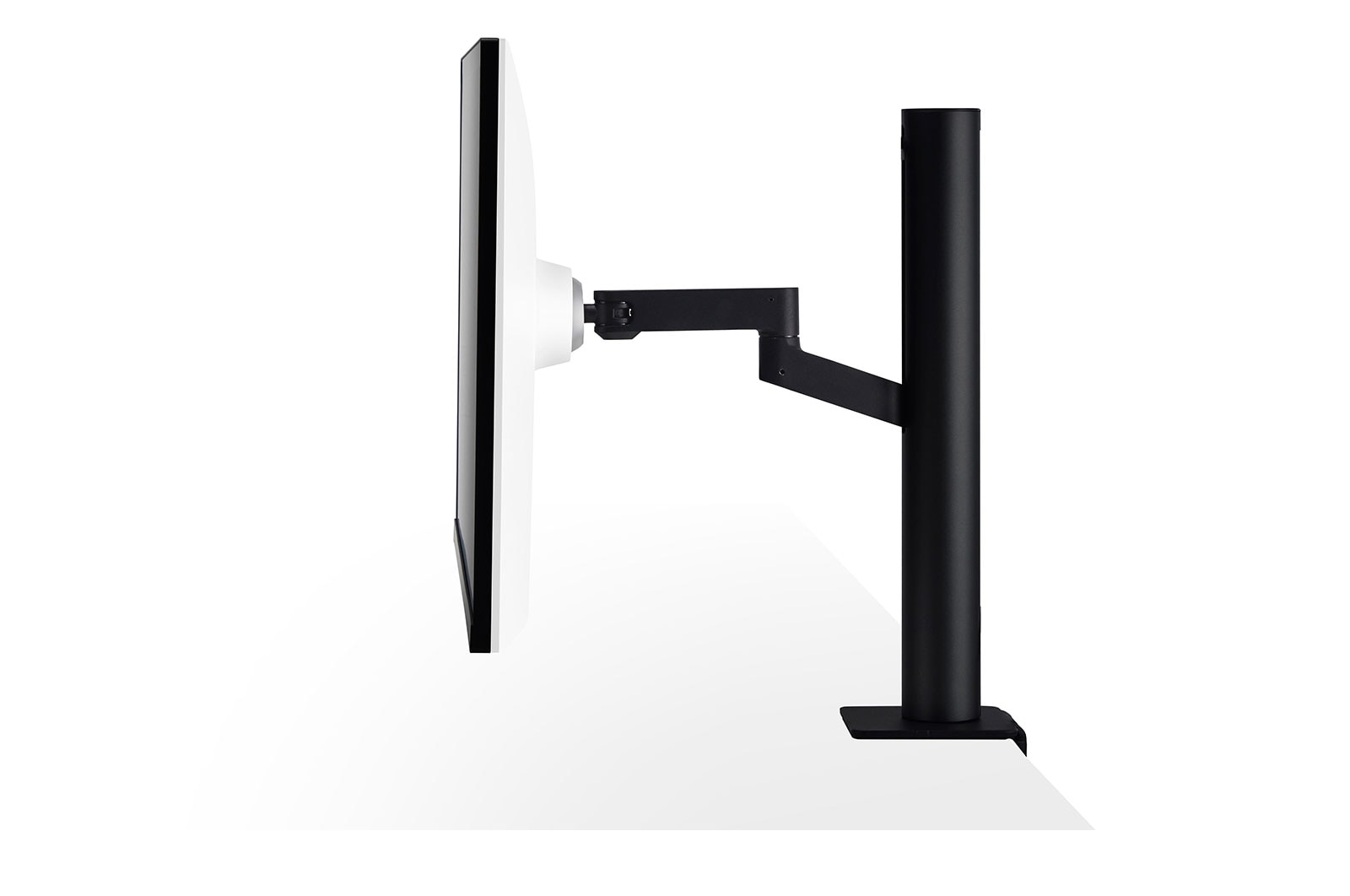 LG 31.5" UltraFine™ UHD 4K Ergo IPS Monitor with USB Type-C™, 32UN88A-W