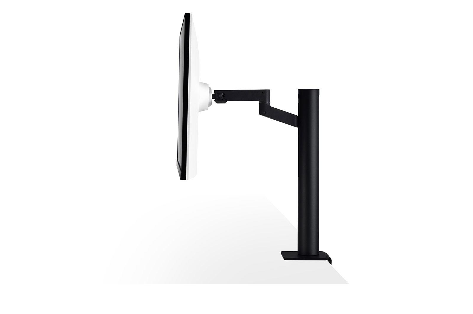 LG 31.5" UltraFine™ UHD 4K Ergo IPS Monitor with USB Type-C™, 32UN88A-W