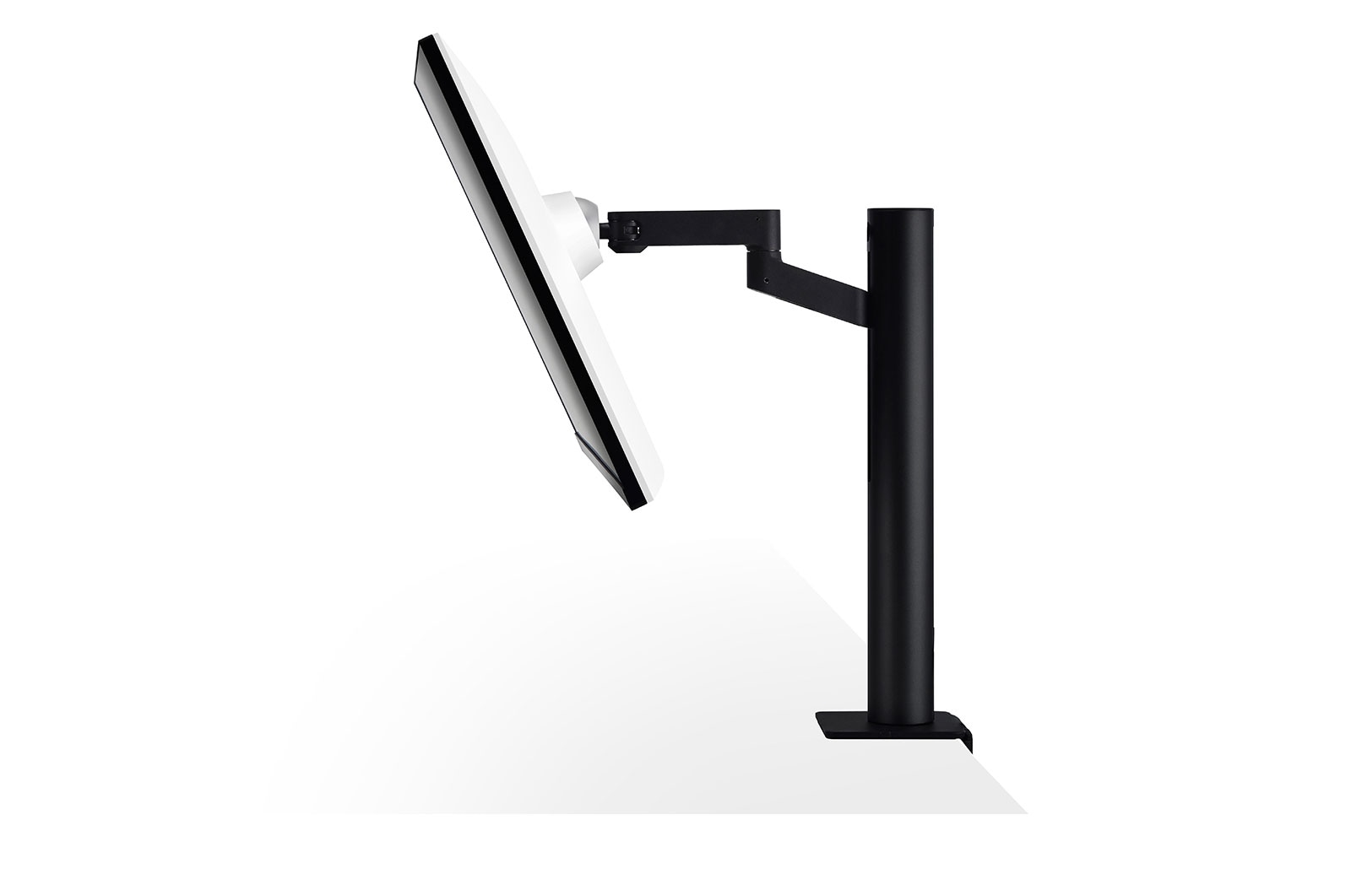 LG 31.5" UltraFine™ UHD 4K Ergo IPS Monitor with USB Type-C™, 32UN88A-W