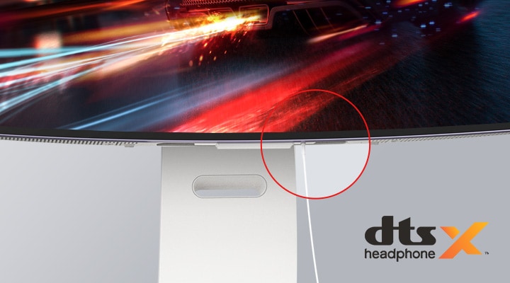 The 4-pole headphone cord is connected to the monitor.