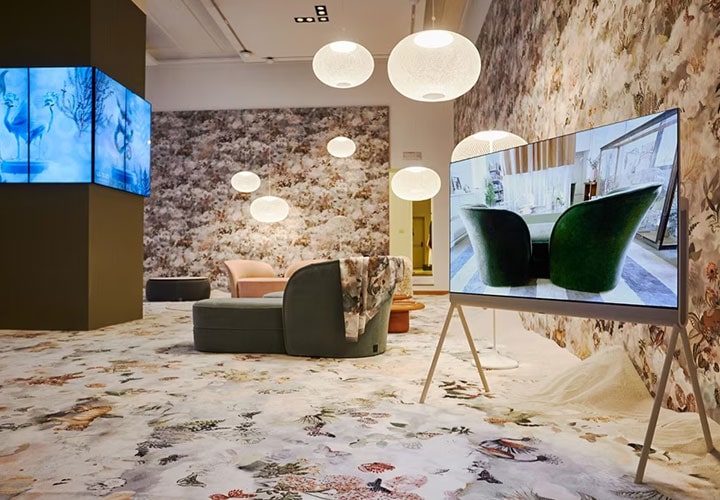 Um televisor OLED Pose TV num ambiente elegante de sala de estar