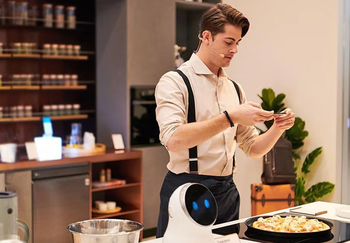 IFA 2018: A demonstrator cooks a meal in a kitchen fitted out with LG ThinQ products including CLOi, in the gourmet zone