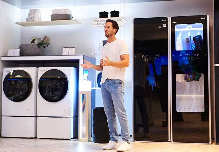 IFA 2018: A demonstrator explains how the LG TwinWash, Dryer and Styler can help you travel smart in the travel zone