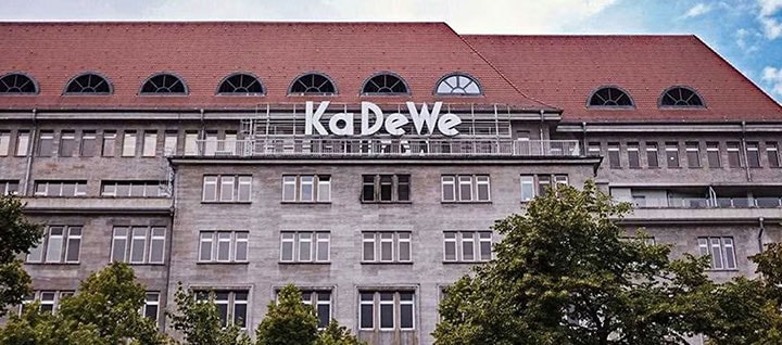 A front view image of KaDeWe building.