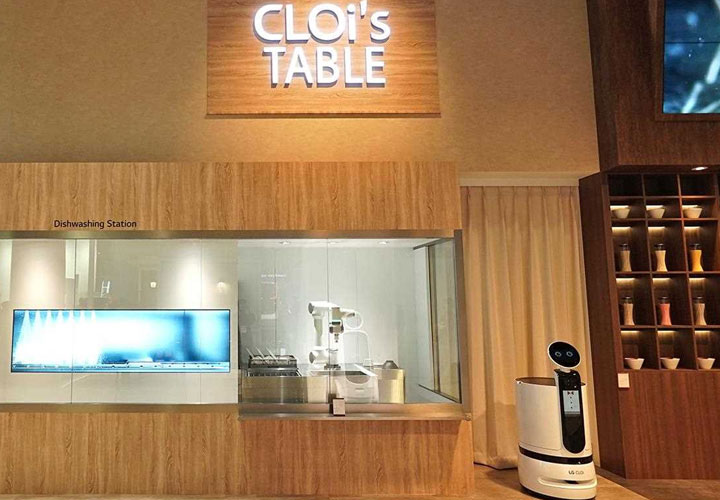 LG's CLOi robots were up and moving at CES 2020, showcasing their cleaning, guidance and carrying capabilities | More at LG MAGAZINE