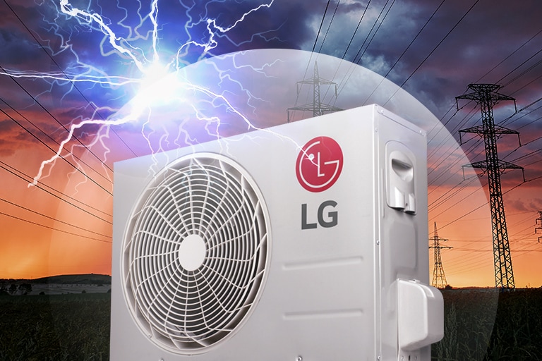 Quạt LG bên ngoài ngôi nhà được hiển thị với bầu trời sấm sét u tối ở hậu cảnh. Logo LG có thể nhìn thấy ở bên cạnh động cơ.