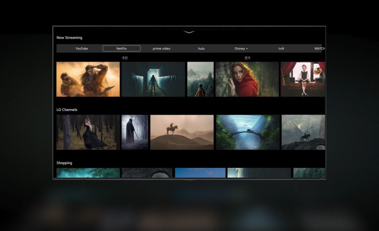Một đoạn video đang phát, cho thấy một nhà du hành vũ trụ dường như chạm trán với người ngoài hành tinh. Đột nhiên, video phóng to, để lộ màn hình "Màn hình chính hoàn toàn mới". Màn hình sau đó cuộn từ trên xuống dưới, hiển thị tất cả các tính năng của màn hình "Màn hình chính hoàn toàn mới".