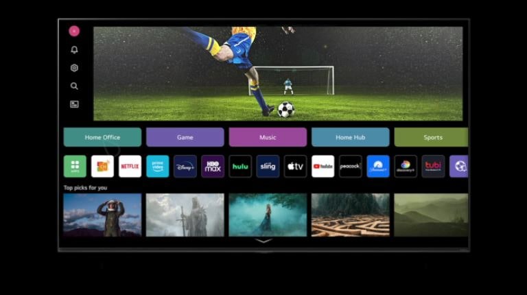 Có màn hình TV trong một không gian màu đen, hiển thị màn hình "Màn hình chính hoàn toàn mới". Khi bạn nhấn nút hồ sơ và chọn một hồ sơ khác, màn hình sẽ thay đổi thành bố cục được tùy chỉnh cho cài đặt của hồ sơ đó.