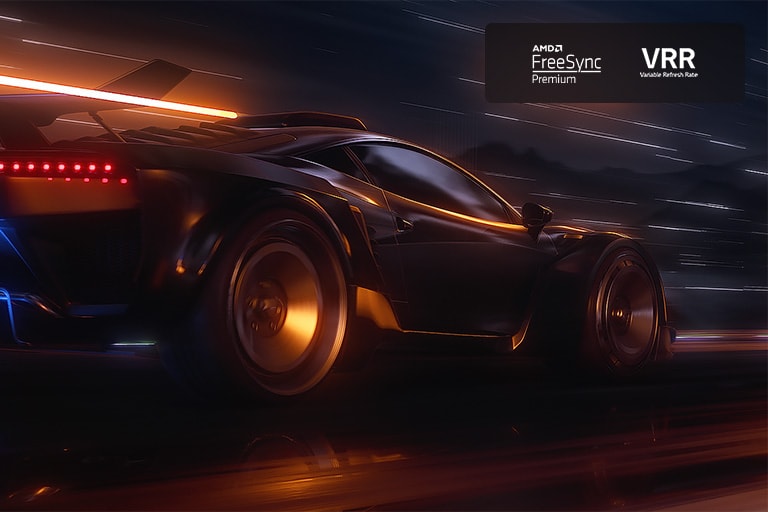 Cảnh mờ ảo của một chiếc ô tô đang lao nhanh trong game đua xe. Cảnh được tinh chỉnh, mang lại hành động mượt mà và rõ ràng. Logo FreeSync Premium và logo VRR ở góc trên bên phải.