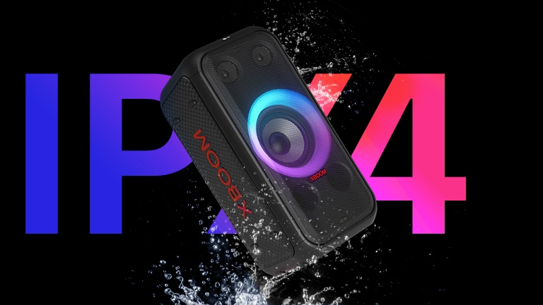 Diagonal view of the speaker. Water is sprayed over the product, in order to emphasize IPX4 rating.A word 'IPX4' is written behind for design purpose.