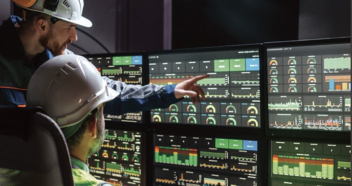 Engineer using AR/VR interface for real-time operations optimization, showcasing LG advanced process control systems