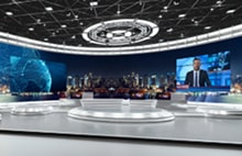 Ekran LED LG w wirtualnym studiu, pokazujący wiadomości i grafiki globalne. Rozwiązania transmisyjne LG zapewniające wciągające tła i profesjonalną produkcję medialną.