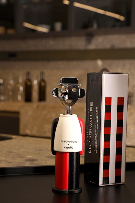 LG SIGNATURE corkscrew by Alessandro Mendini with a packing box.