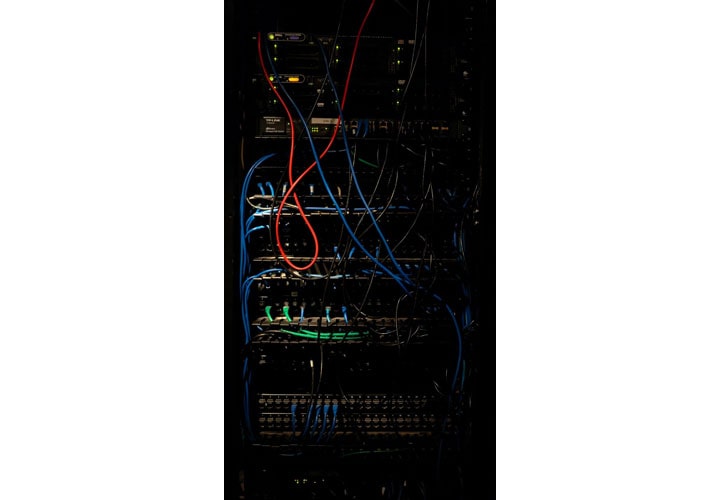 A invenção da internet é um momento crucial que transformou a comunicação global e o acesso à informação.