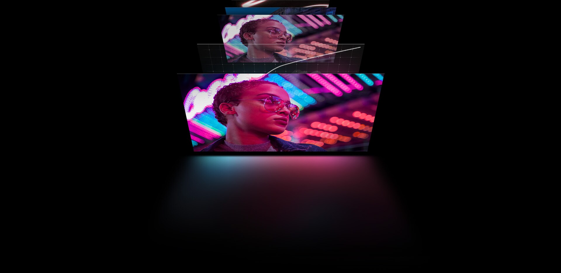 Un primer plano apagado de una mujer con gafas de sol y luces de neón reflejadas en ella. Se representa una curva sobre la parte superior de la imagen, y se realiza la corrección de tono HDR para volverse más clara y brillante.