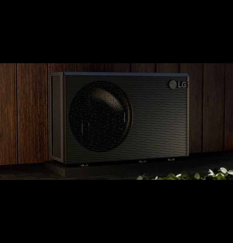 On display is the internal structure of the R290 outdoor unit. The operation of the compressor is shown in detail, indicating silent operation.