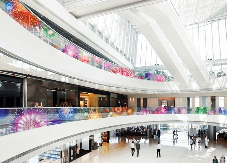 ID_LED-Signage_Indoor_features_02_M02_Color-Transparent-LED-Film_D_1554793854656