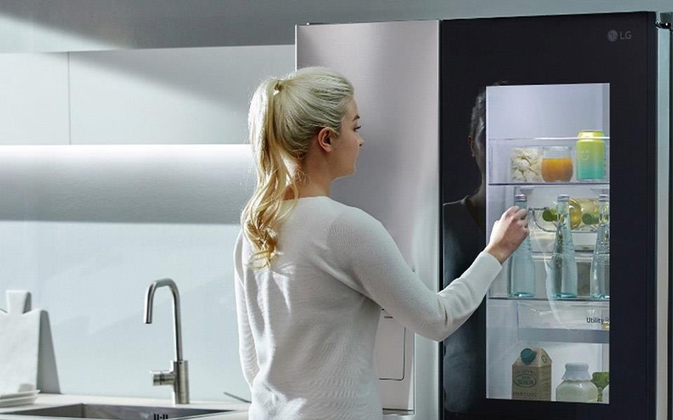 Knock on LG's 'InstaView' fridge and it'll show you your groceries 