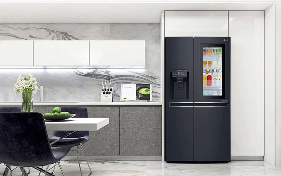 LG InstaView™ American Style Fridge Freezer in Matte Black