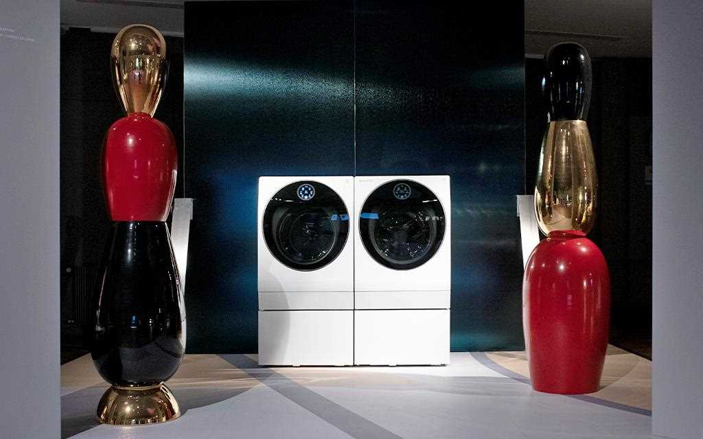 The LG SIGNATURE washer and dryer alongside Alessandro Mendini’s Dodici Colonne (12 columns), on show at LG SIGNATURE ARTWEEK