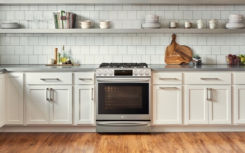 The Instaview Oven in a kitchen, introduced by LG at CES 2021
