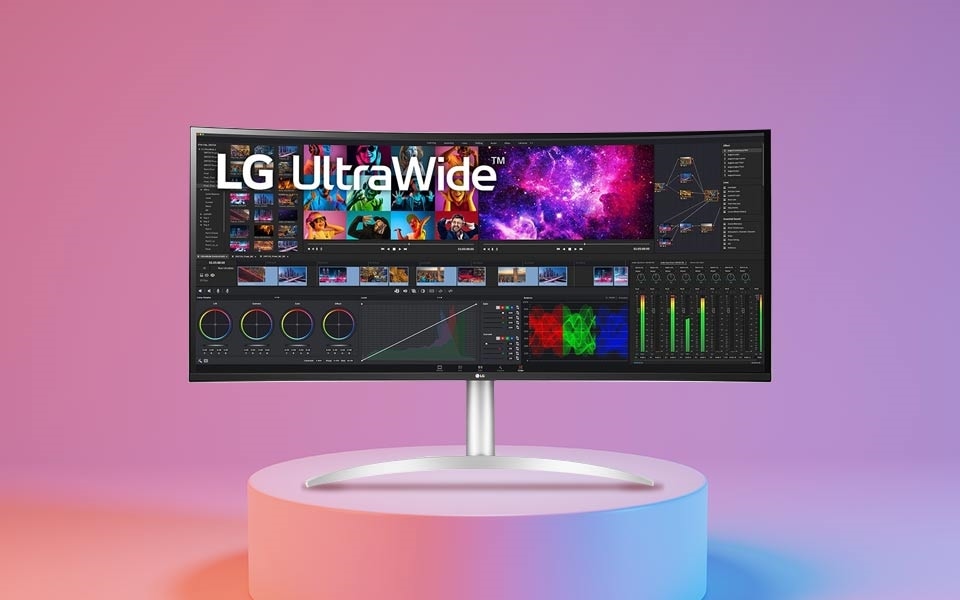 Get the right viewing angle with a 39.7” Curved UltraWide™ 5K2K Nano IPS Display