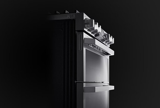 close side view of metal body with textured steel of LG SIGNATURE Oven Range