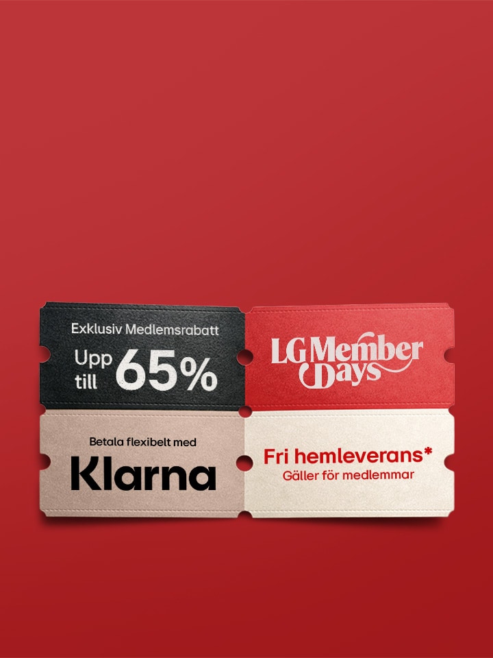 Bild av en traditionell svensk midsommarscen utomhus, rött hus med en traditionell midsommarstång på en gräsäng – en vit tvättmaskin, en bildskärm och en OLED-TV finns med.