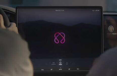 En gyllene trofé på svart bakgrund med några gyllene prickar. Bästa varumärke av året. Rubrik L&B-logo. Texten Life's Good.