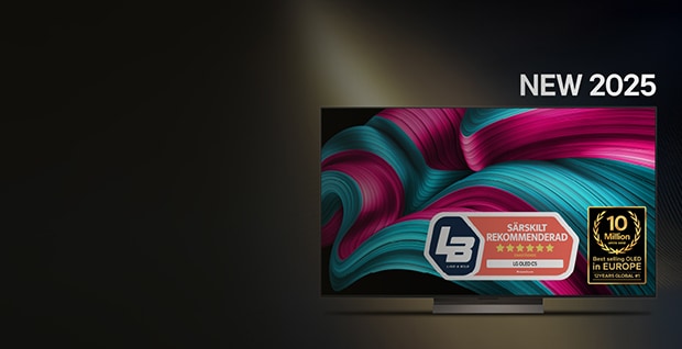 OLED-TV med soundbar och subwoofer mot svart och brun bakgrund.