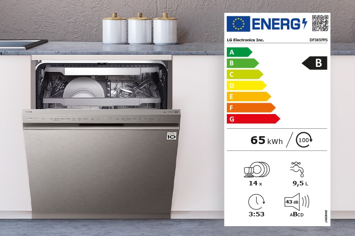 Kapağı kısmen açık halde ankastre bulaşık makinesi ve B sınıfı enerji etiketi.