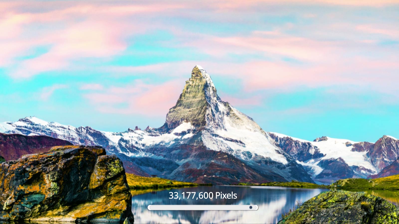 Una scena con una montagna che mostra il miglioramento della qualità dell'immagine quando il numero di pixel 8K aumenta a 33.177.600 (riproduzione video).