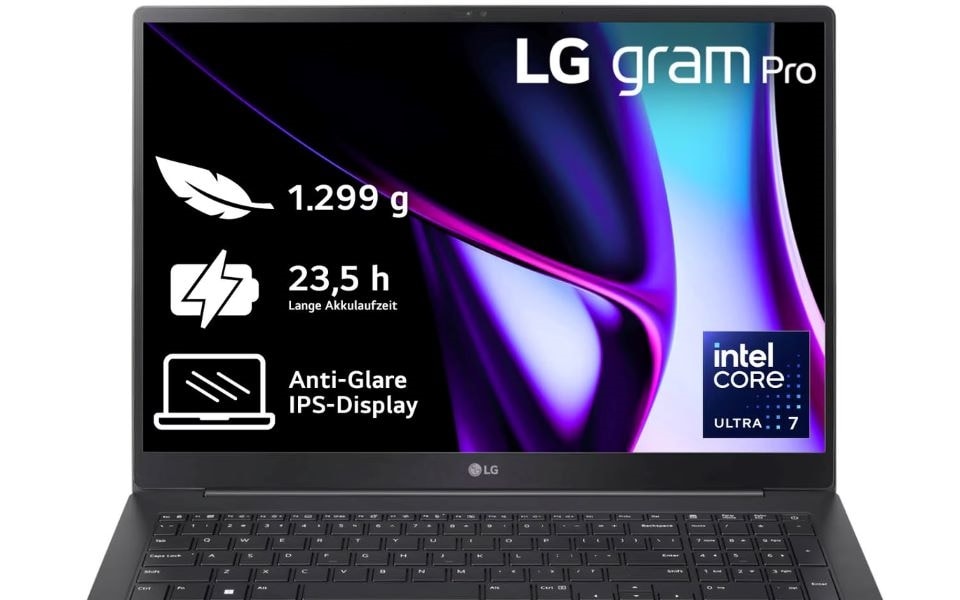 Ein LG gram Pro Laptop mit Produktdetails: leichtes Design mit 1.299 g, lange Akkulaufzeit von 23,5 Stunden und ein blendfreies IPS-Display.