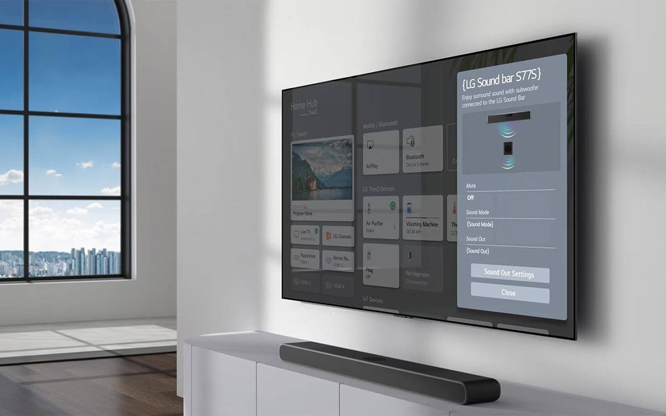 Was bringt eine Soundbar, wenn sie nicht benutzerfreundlich ist? Zum Glück sind die Geräte von LG einfach in der Handhabung und Installation. Ein an der Wand montierter LG-Fernseher zeigt das Einstellungsmenü für eine LG-Soundbar an. Die TV-Benutzeroberfläche hebt die Optionen für Klangeinstellungen und Geräteanschlüsse hervor.