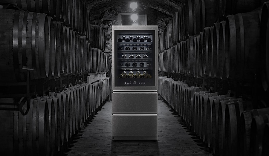 Mit dem LG SIGNATURE Weinkühlschrank schaffen Sie dank drei Temperaturzonen und einer präzisen Temperaturregelung die idealen Lagerbedingungen für Ihre besten Weine aus der Rheingau-Region.