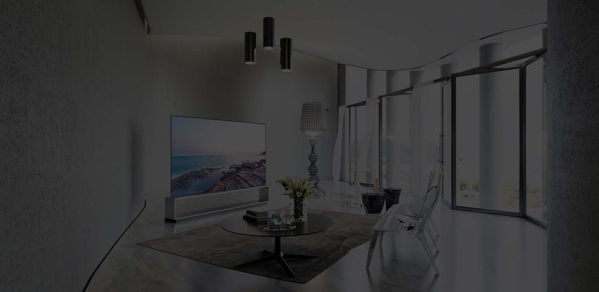 Ein Fernseher des Modells LG SIGNATURE OLED 8K TV ZX wurde in einem modernen, mit Möbeln von Kartell ausgestatteten Luxus-Wohnzimmer aufgestellt.