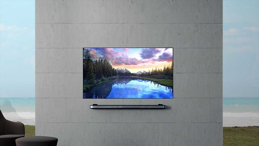 Der LG SIGNATURE OLED TV W im Wohnzimmer