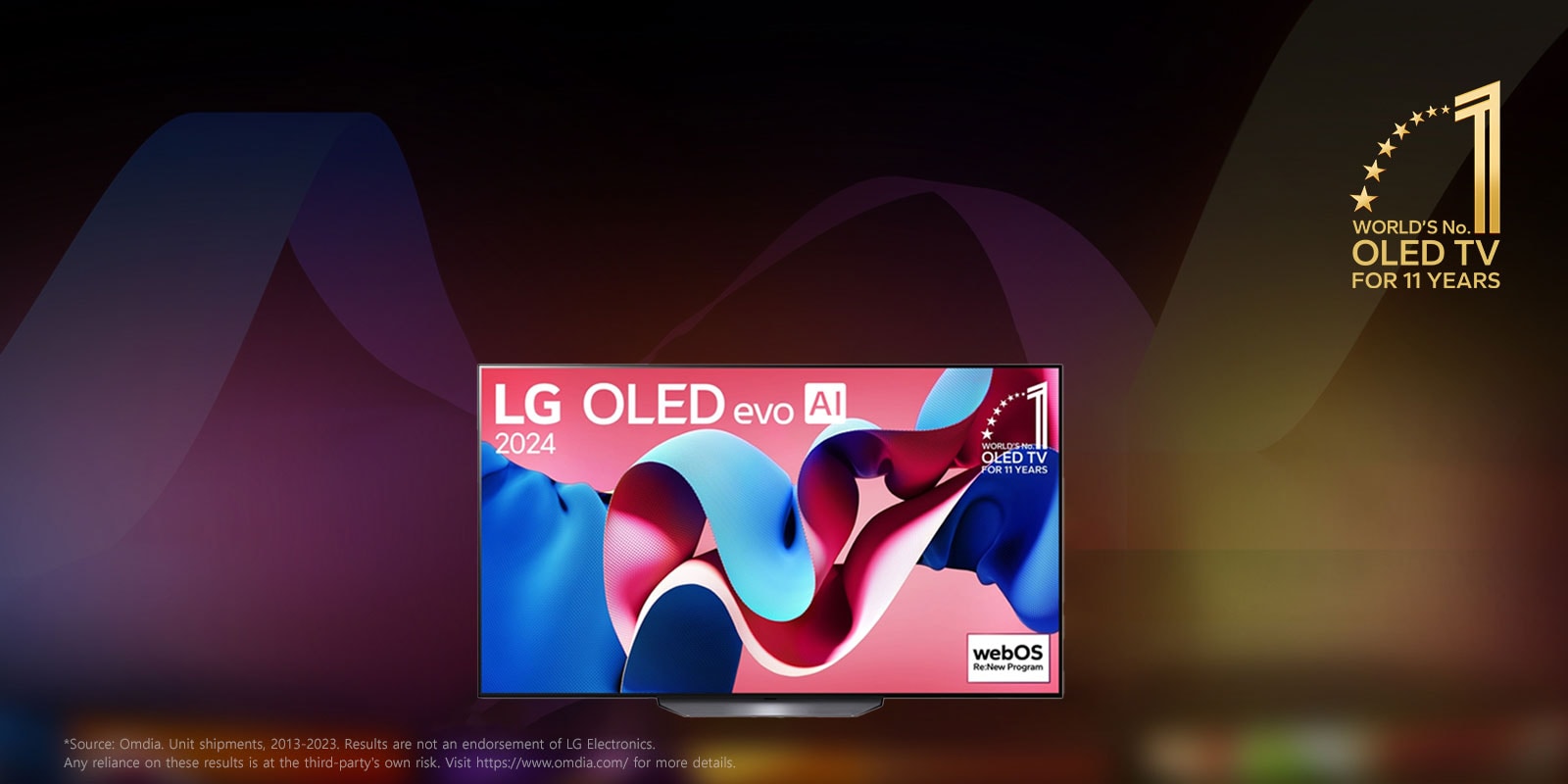 LG OLED evo TV C4, evo G4, et B4 en ligne sur un fond noir avec de subtils tourbillons de couleurs. L’emblème « TV OLED numéro 1 au monde depuis 11 ans » figure sur l’image.  Un avis de non-responsabilité est affiché : "Source : Omdia. Expéditions d’unités, 2013 à 2023. Les résultats ne constituent pas une approbation de LG Electronics. La confiance accordée à ces résultats se fait aux risques et périls du tiers. Visitez https://www.omdia.com/ pour plus de détails".