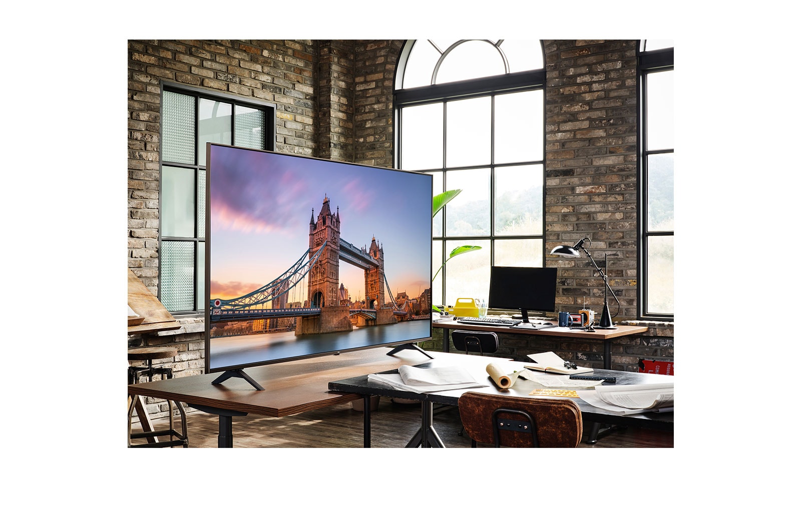 LG Smart TV LG UP77 43 pouces 4K UHD, Lifestyle image, 43UP77006LB