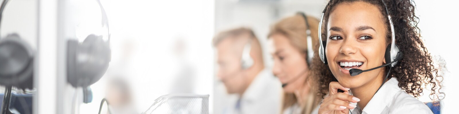 service-centre-desktop%20(1600%20%C3%97%20400%20px)