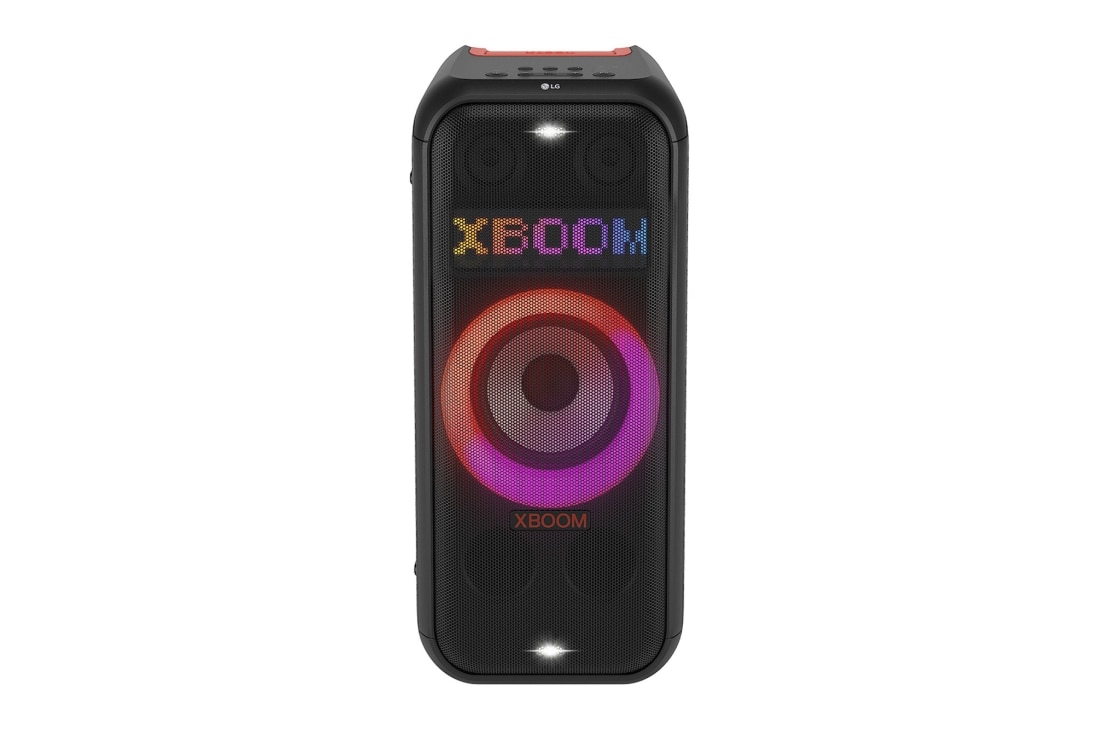 LG XBOOM XL7S, Bocina portátil con pantalla LED para textos personalizados, hasta 20 hrs de batería, resistencia a salpicaduras, Power Bank, Vista frontal con toda la iluminación encendida. En el panel de iluminación de píxeles dinámica, se muestra el texto: XBOOM., XL7S