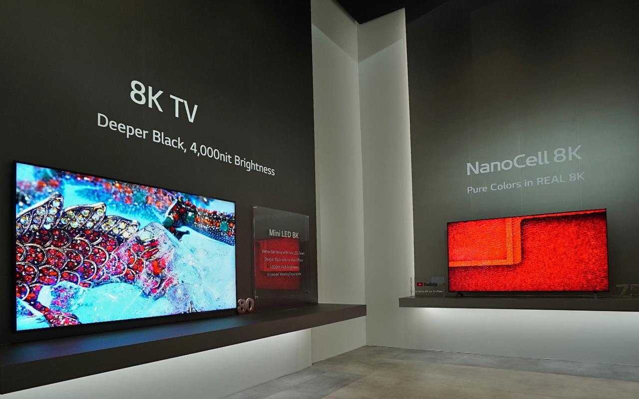 8K OLED-televiisor võrreldes NanoCell 8K-televiisoriga.