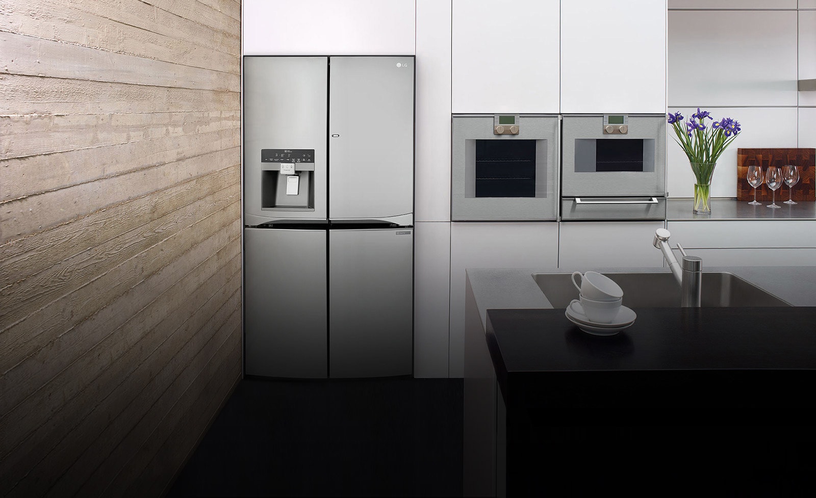 двухдверный холодильник в интерьере современной кухни